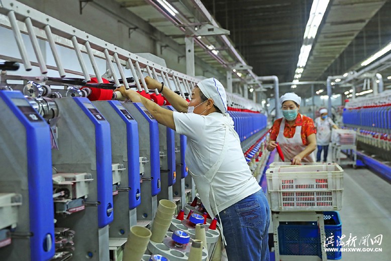 开足马力忙生产奋力冲刺夺全年