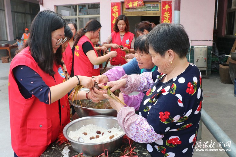 东坎街道蔬菜社区志愿者走进阳光敬老院