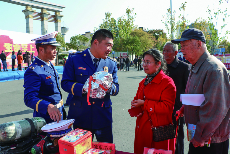 县消防救援大队举行消防宣传月启动仪式