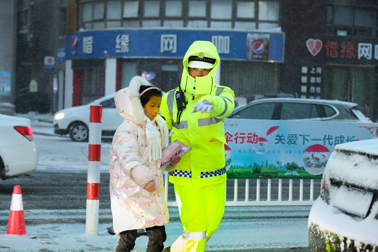 我县出现低温雨雪冰冻天气