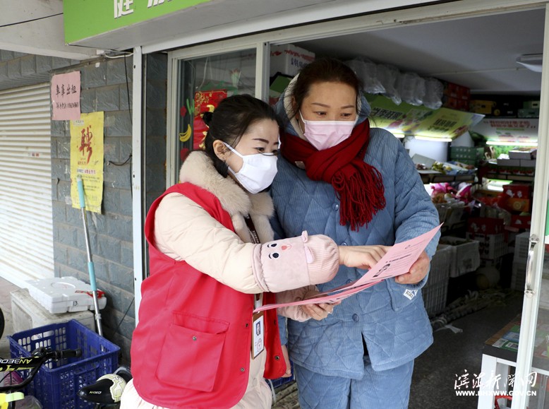 南湖社区向居民宣传如何防控疫情