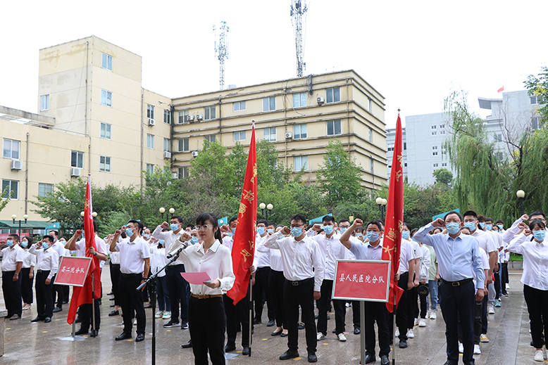 县卫健委举行核酸检测大队授旗誓师仪式