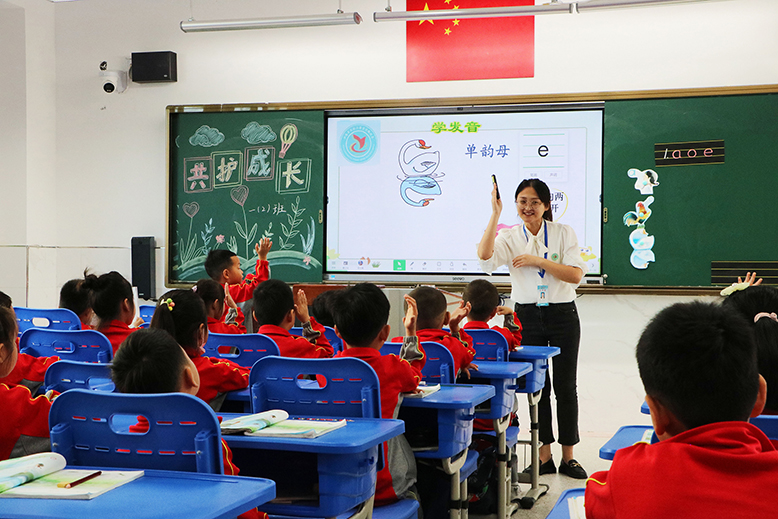 县实验小学育才路校区家长开放日