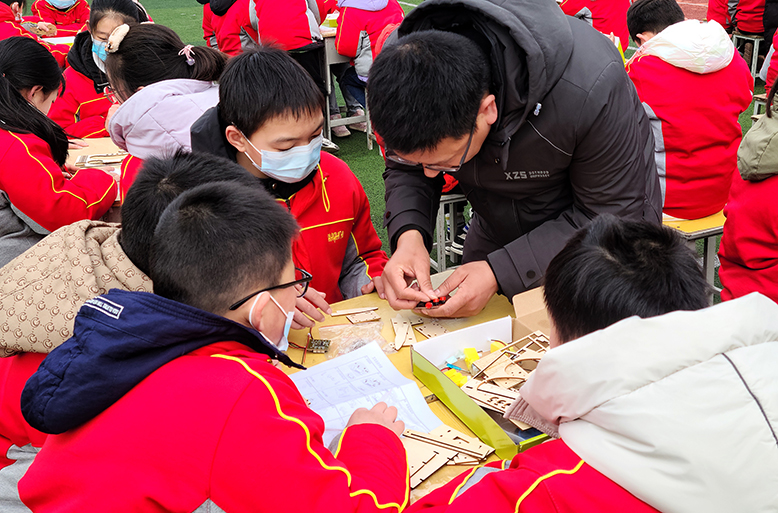 “智惠行动·百会百县乡村行”“未来星”机器人科普训练营在东坎实验小学举办