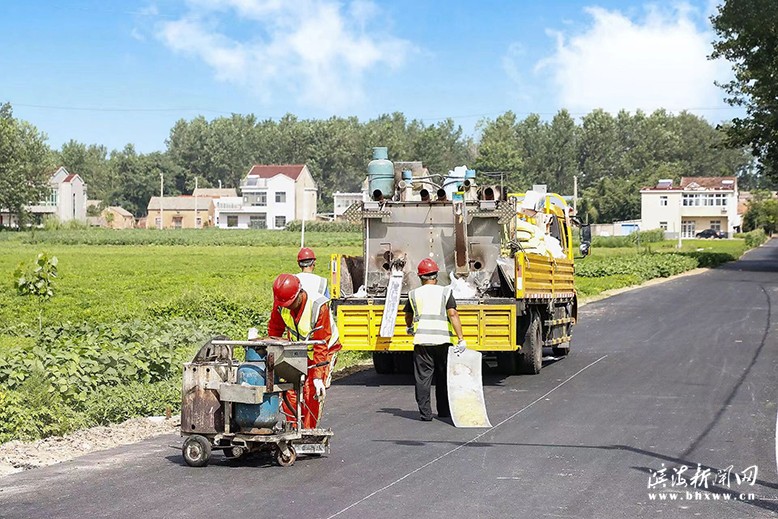 界牌镇条河村中心路施工现场